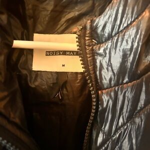 NOISY MAY 
MANTEAU 
Medium 
Tres bonne condition